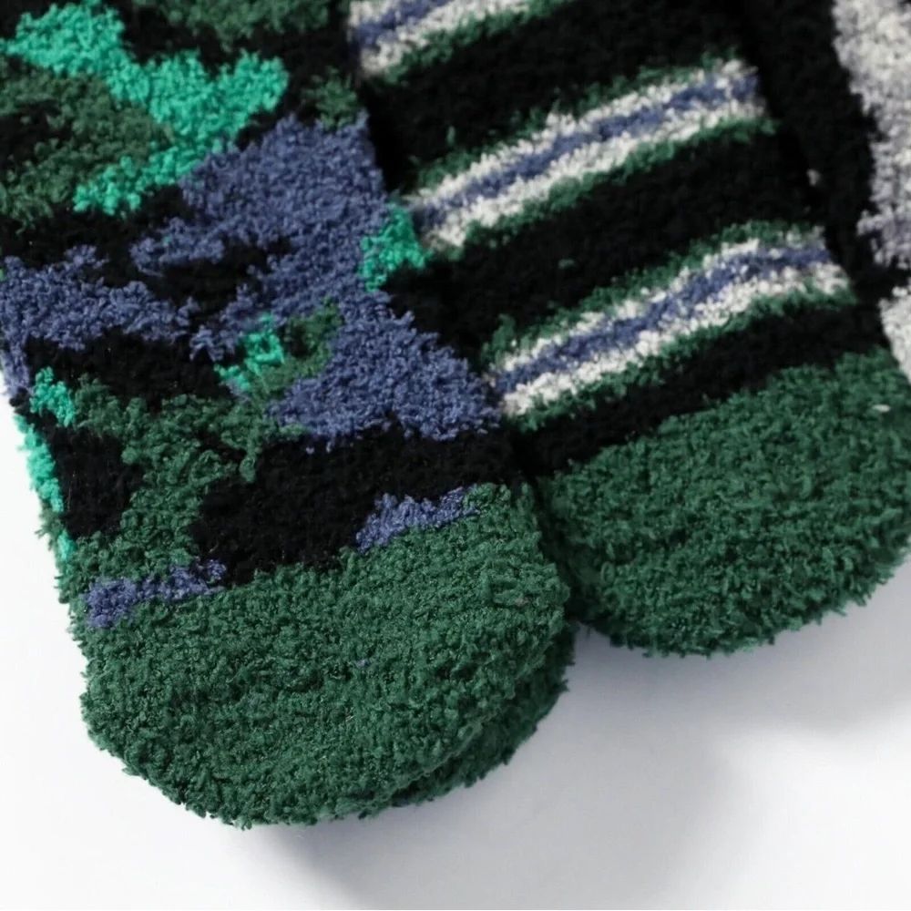 New Tucker + Tate 2 sets 4 pairs of kids socks Camo Wolf packs 4.5-8.5 non-slip
